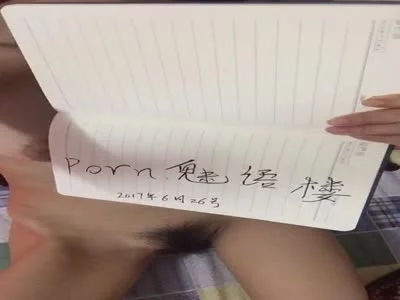 露脸美女在家无聊自慰，喜欢的加妹妹Q:禁止内容