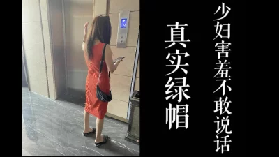 0627爆裂黑丝骚少妇和两小伙玩牌输了被3P怼着操25