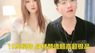 和粉嫩的老婆在家裏愛愛露臉國語對白