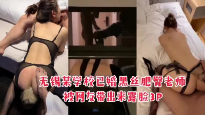 熟女两男一女3P穿上肉丝轮着操翘起屁股后入一个射了另一个继续翘起双腿猛操屁股