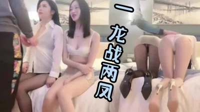 清纯制服学生妹吃鸡啪啪笑起来很甜美小娇乳多水小粉穴被各种无套输出颜射吃精