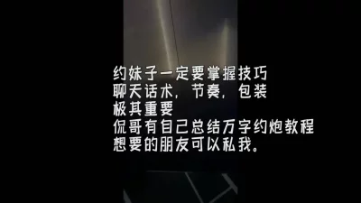 牛仔裤女神难得露脸