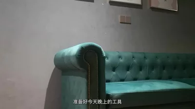 0421粉嫩的无毛美女嫩模酒店被土豪玩弄11