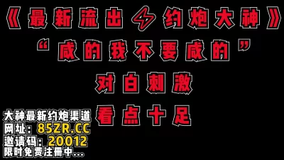 十一月最新流出大神潜入水上乐园淋浴更衣室四处移动偷拍真大胆对着旗袍美女的逼逼拍