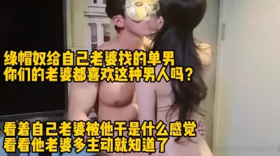 夫妻3P记浴缸旁这一幕单男在后面帮老婆洗逼逼老公在前面堵住嘴巴分工合作真的感人