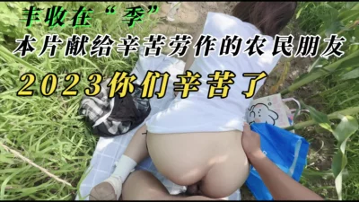 隔壁的小娘子真骚淫水多多发情期衣服都没脱光就草上了无套抽插玩弄骚奶子给狼友看逼逼激情上位干射