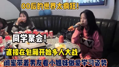 尤物姐妹花全程露脸情趣诱惑大秀跟狼友互动撩骚揉奶玩逼掰开小穴看特写给大哥舔弄大鸡巴看着好骚啊