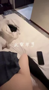 徐州夫妻4p多人运动大型淫乱场面跪舔吸食3根大鸡巴真尼玛性福mp4