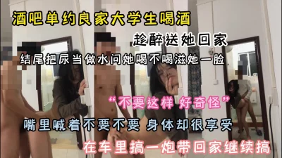 酒吧女厕偷拍短裙小美女两片小肥唇已开始发黑了